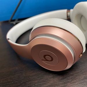 Wireless Bluetooth Rose gold Beats by Dre Headphones - Like new!